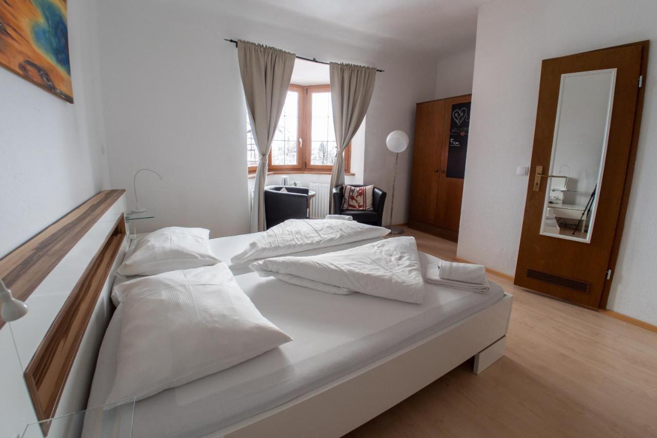Deluxe Double Room Shower