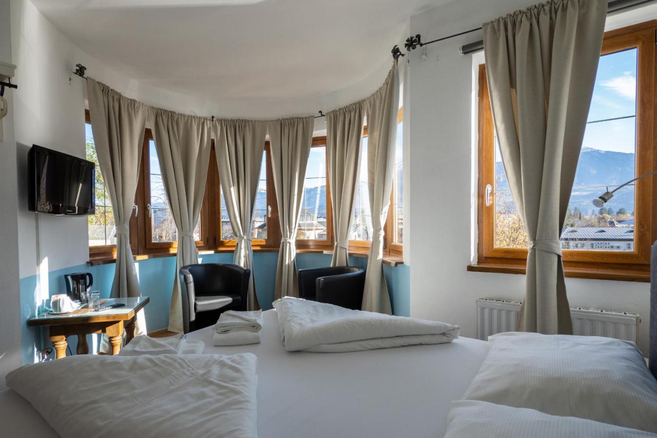Deluxe Double Room Shower