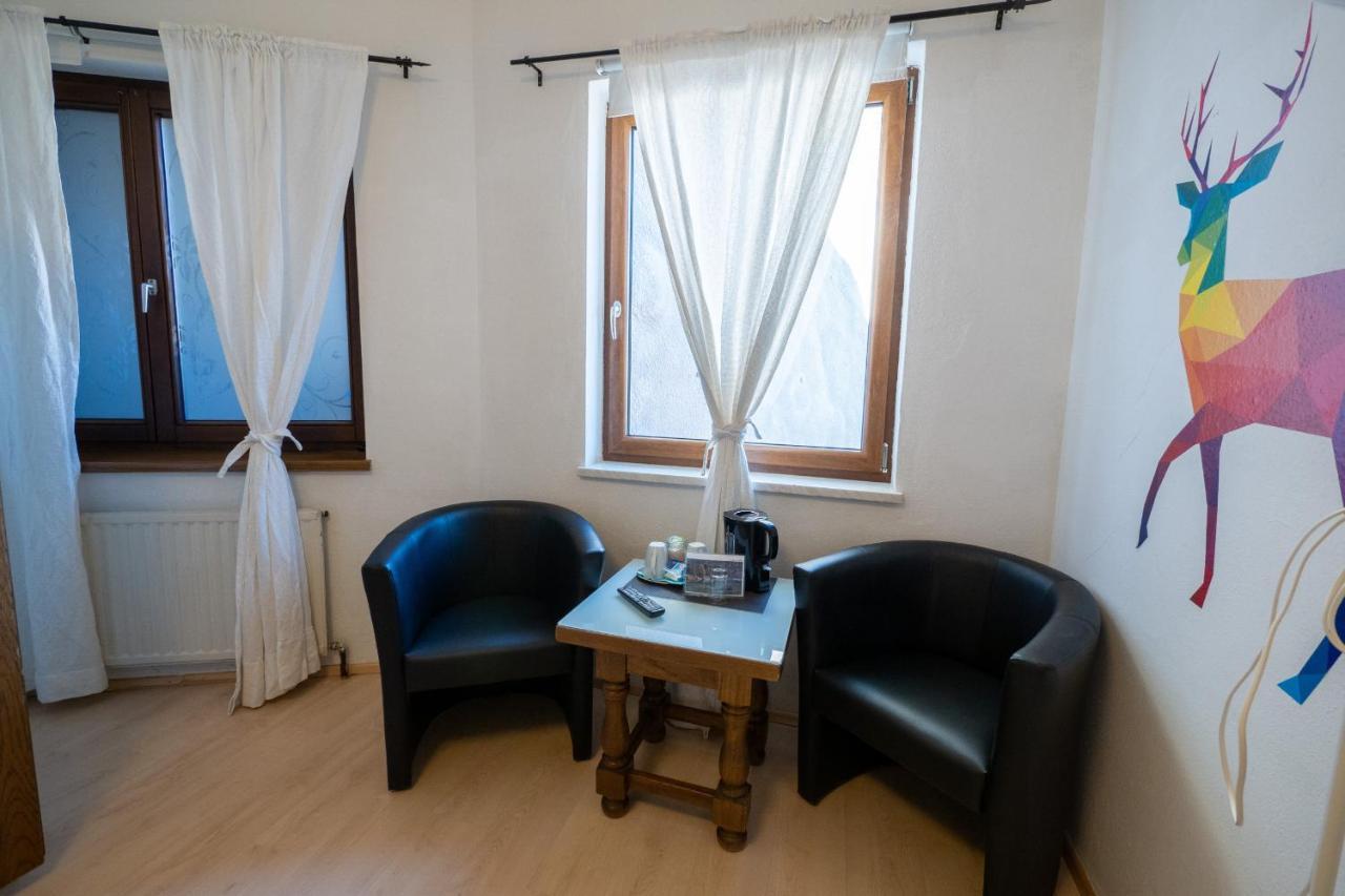 Deluxe Double Room Shower