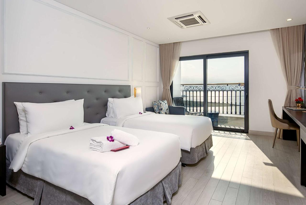 Deluxe Golden Bay Twin with Balcony and Bay View,1345406549:JPEG