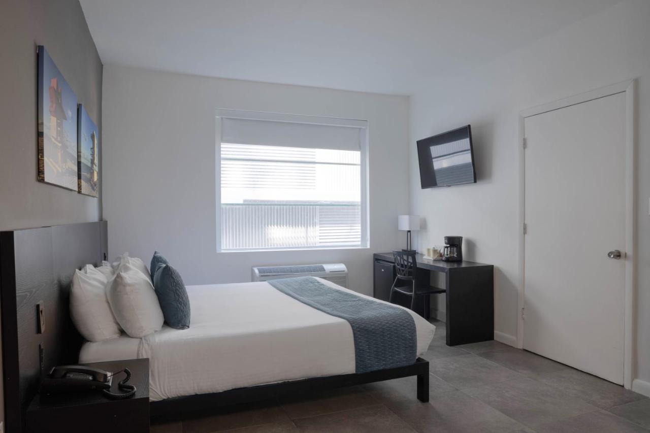 1 King Bed Mobility or Hearing Accessible Room Roll Shower Non-Smoking