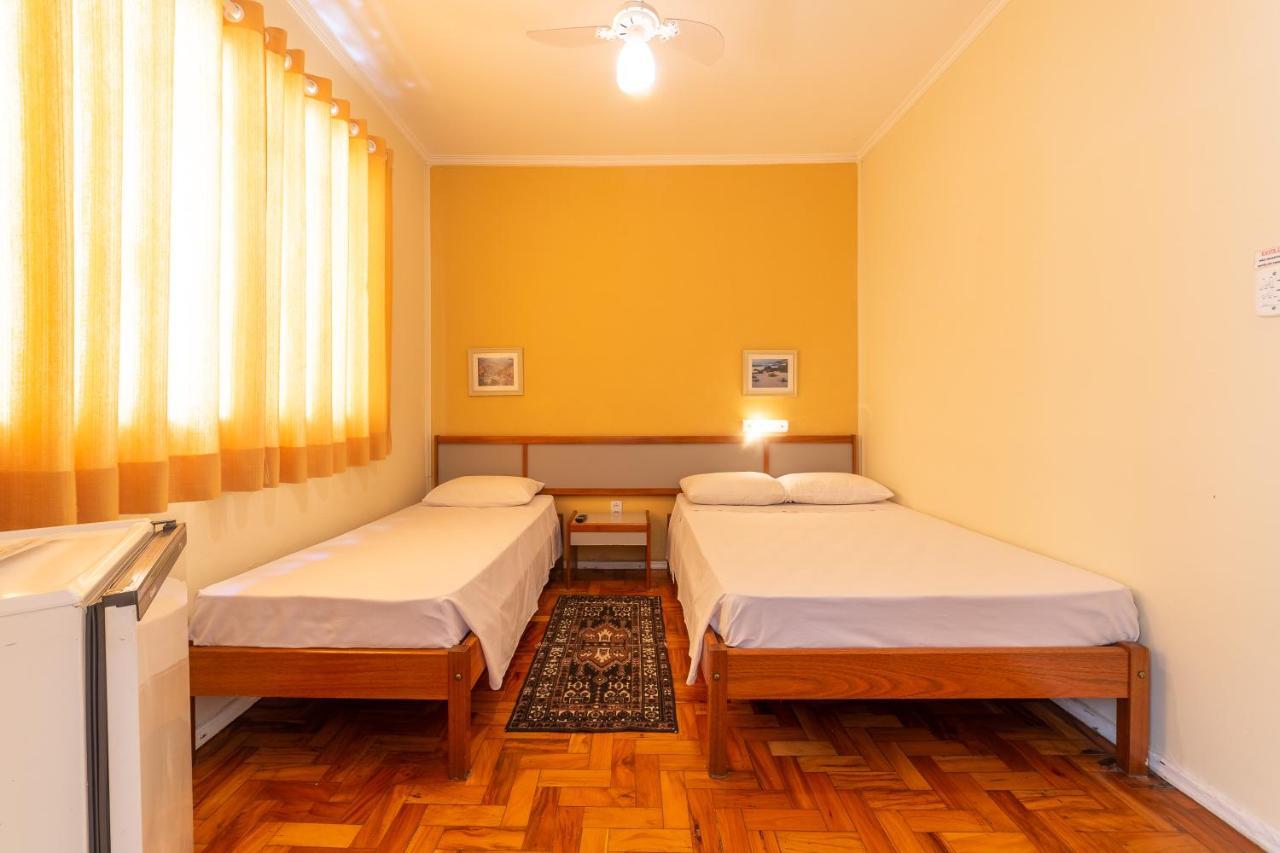 Quarto com Cama de Casal ou 2 de Solteiro
