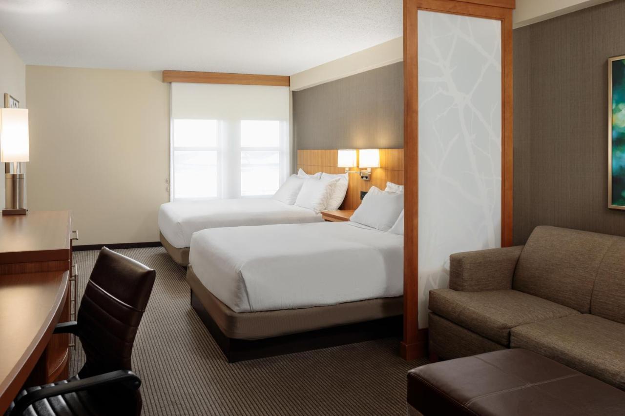 Queen Room with Two Queen Beds and Sofa Bed - High Floor