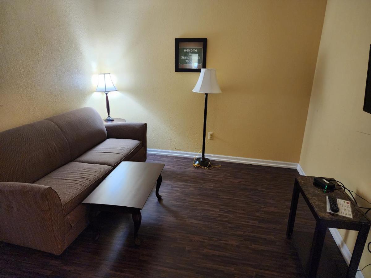 Queen Room Accessible or Non-Smoking