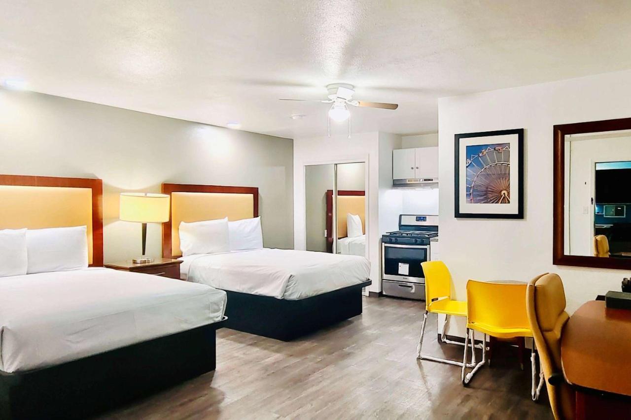 Studio Room Two Double Beds Non-Smoking