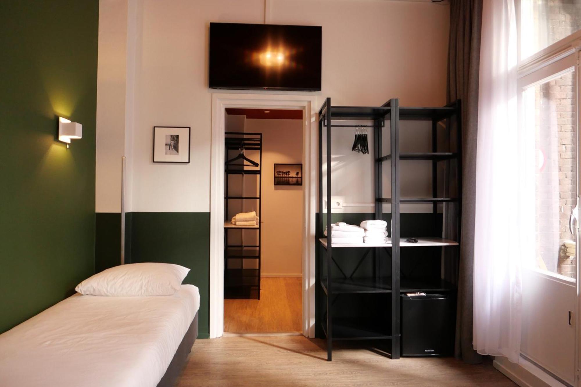 Five Person Room,1364796911:JPEG