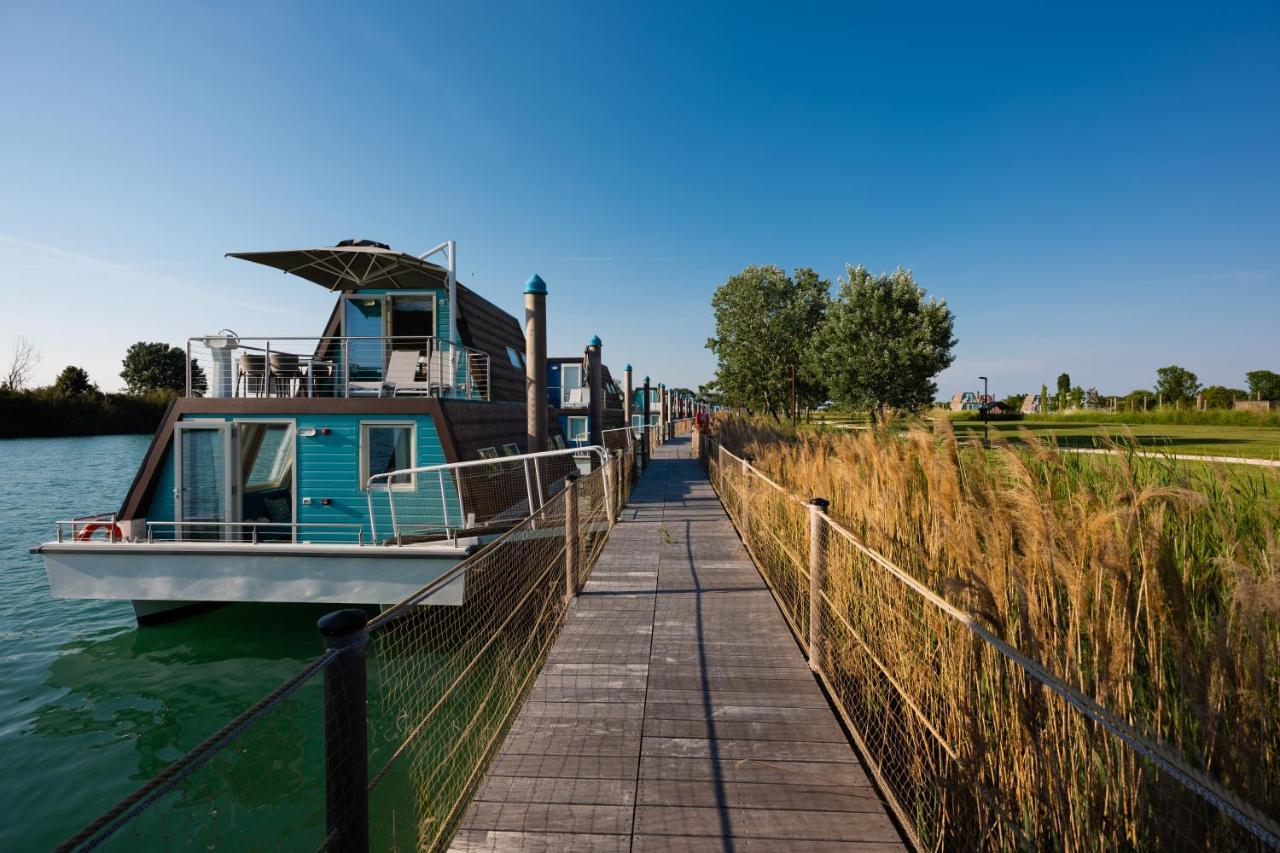Houseboat River View