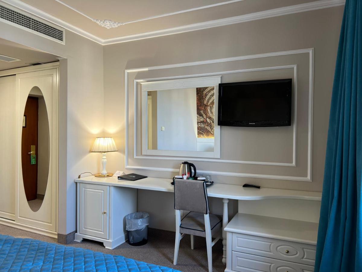 Standard Double or Twin Room Pool View