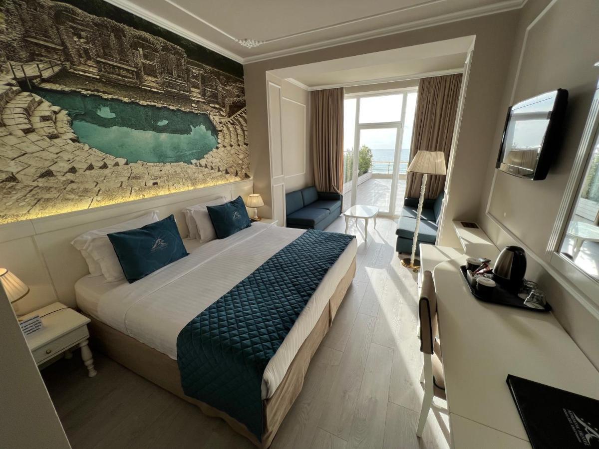 Executive King Room Sofa Bed