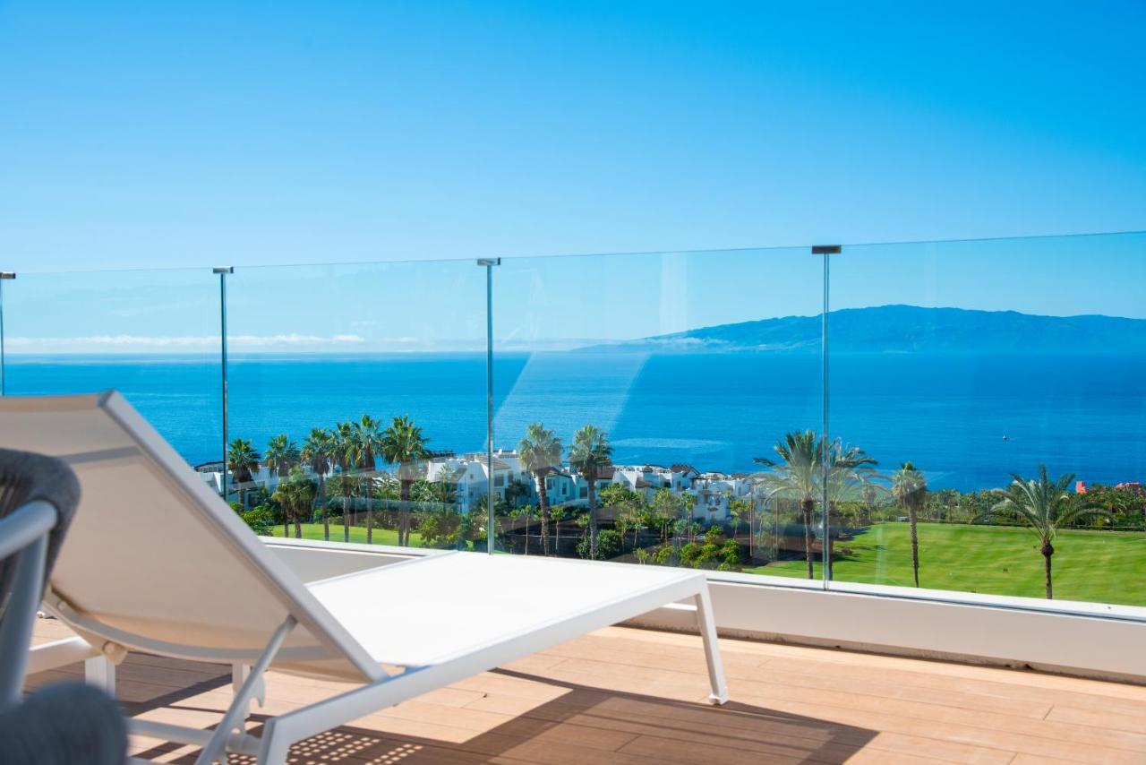 One-Bedroom Suite Sea View