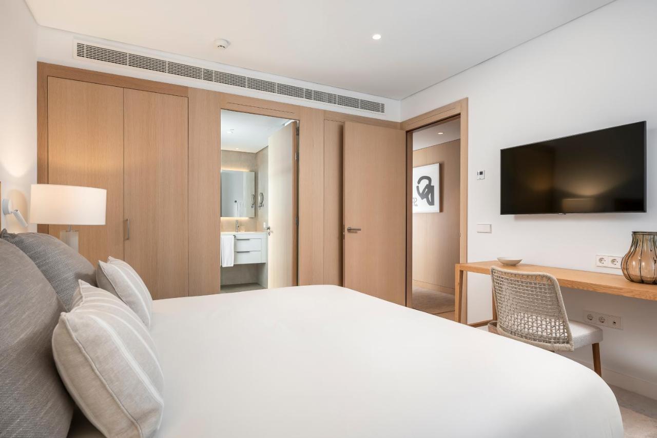 One-Bedroom Suite Sea View
