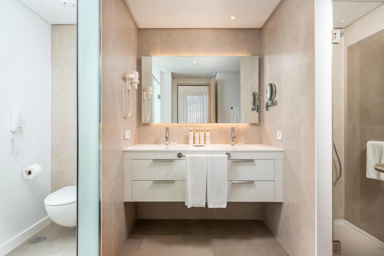 One-Bedroom Suite Sea View