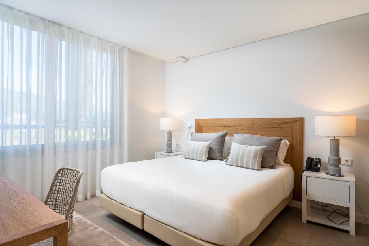 One-Bedroom Suite Sea View
