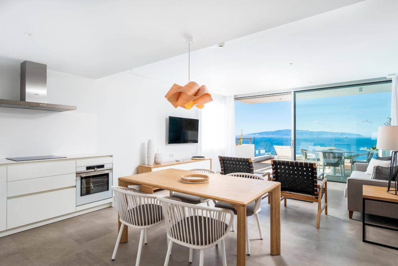 One-Bedroom Suite Sea View