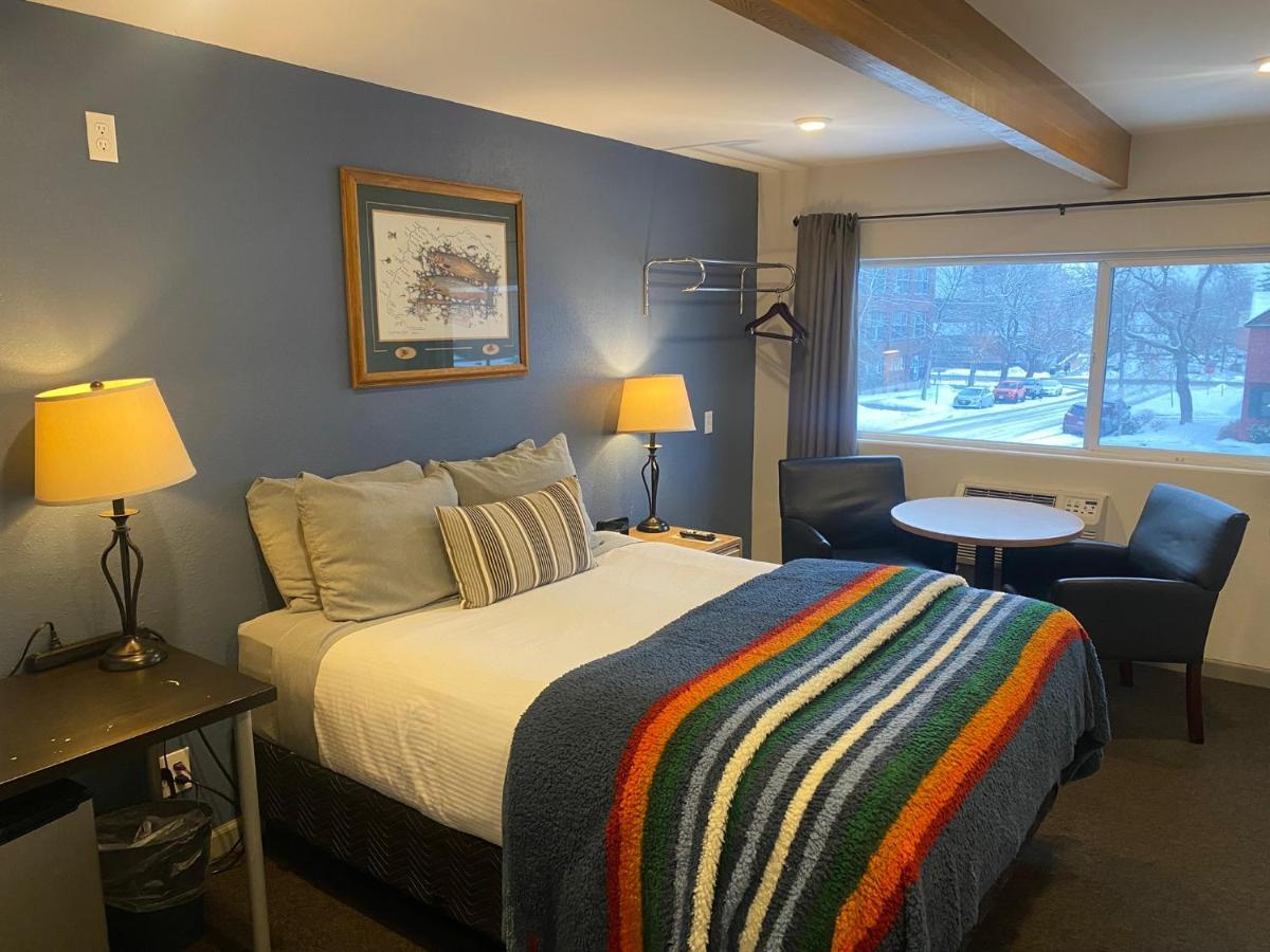 Modern Queen Room