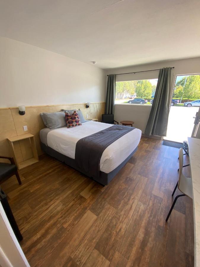 Modern Queen Room