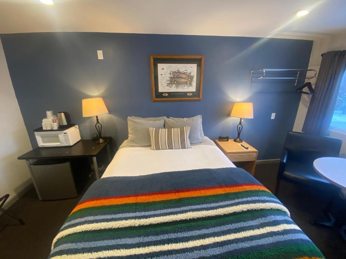 Modern Queen Room