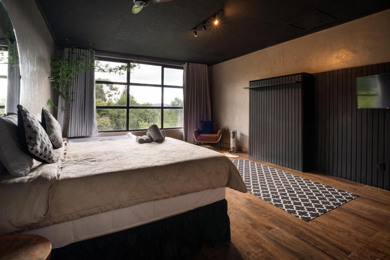 Deluxe Suite Spa Bath