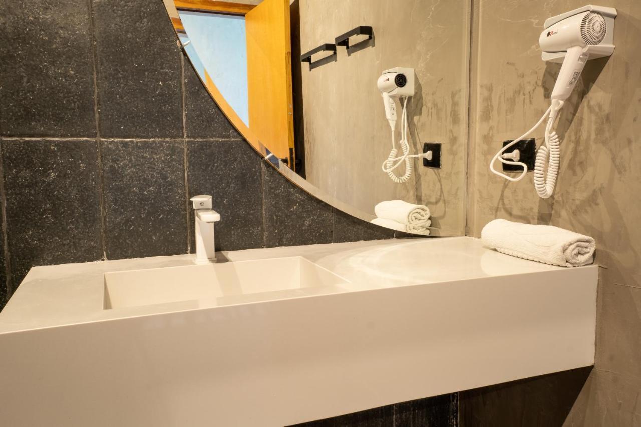Deluxe Suite Spa Bath