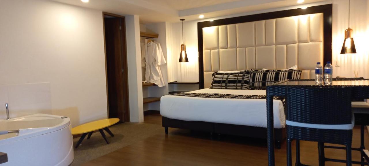 Deluxe Suite Spa Bath