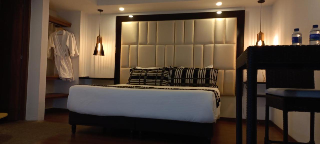 Deluxe Suite Spa Bath