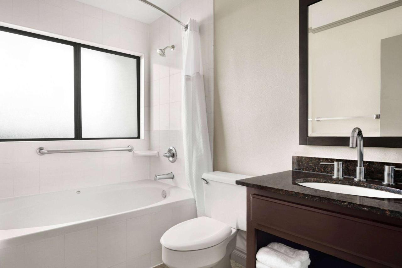 One-Bedroom King Suite Non-Smoking