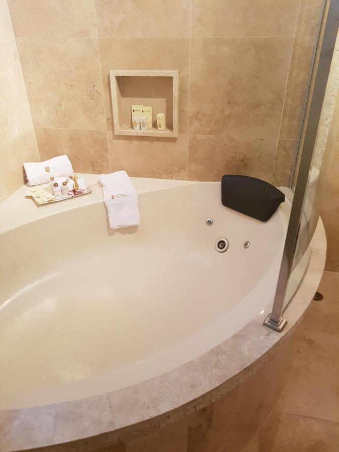 Executive Suite Jacuzzi