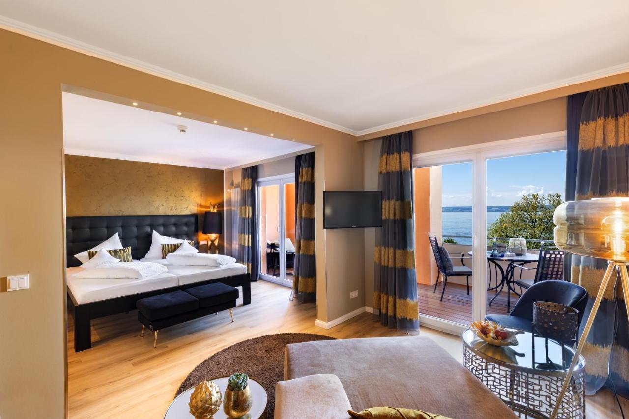 Junior Suite Lake Mountain View