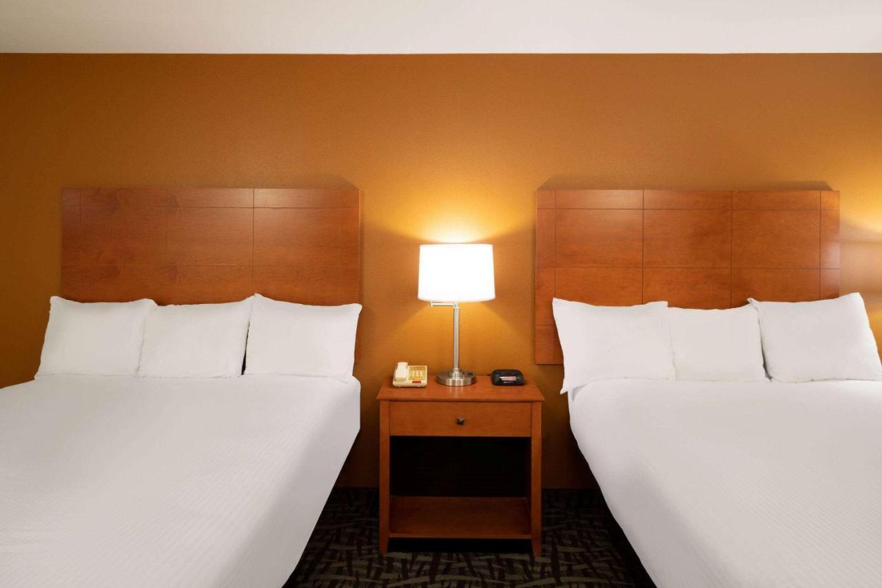 Queen Room Two Queen Beds Non-Smoking