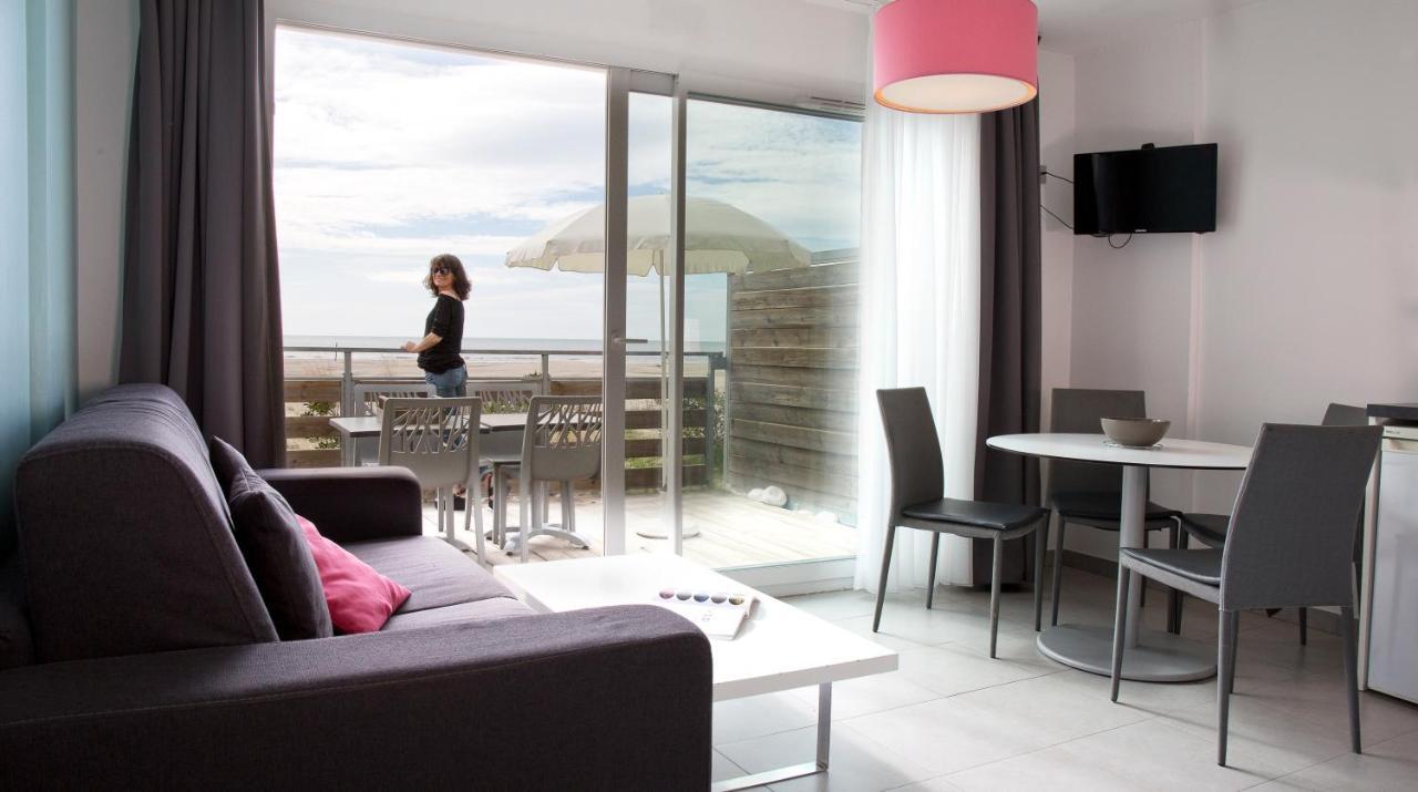 Sea front One-bedroom Apartment,685123746:JPEG