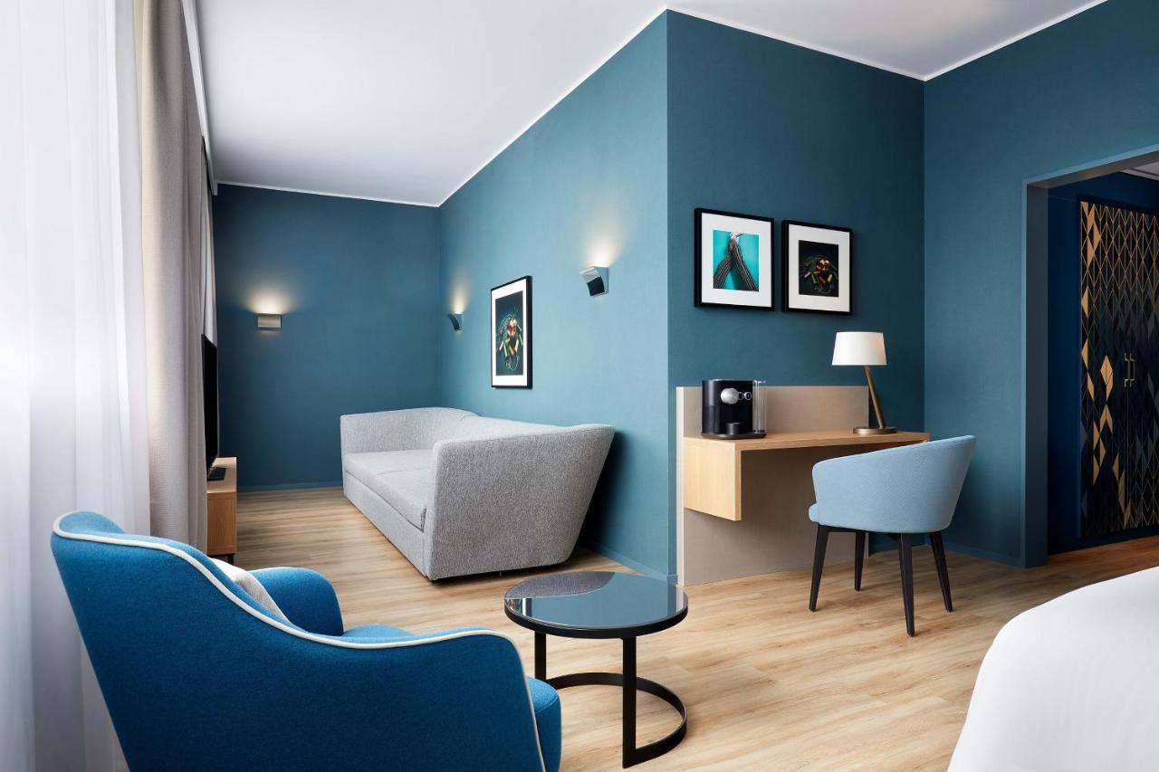One-Bedroom Junior Suite - Club Lounge Access,1351926049:JPEG
