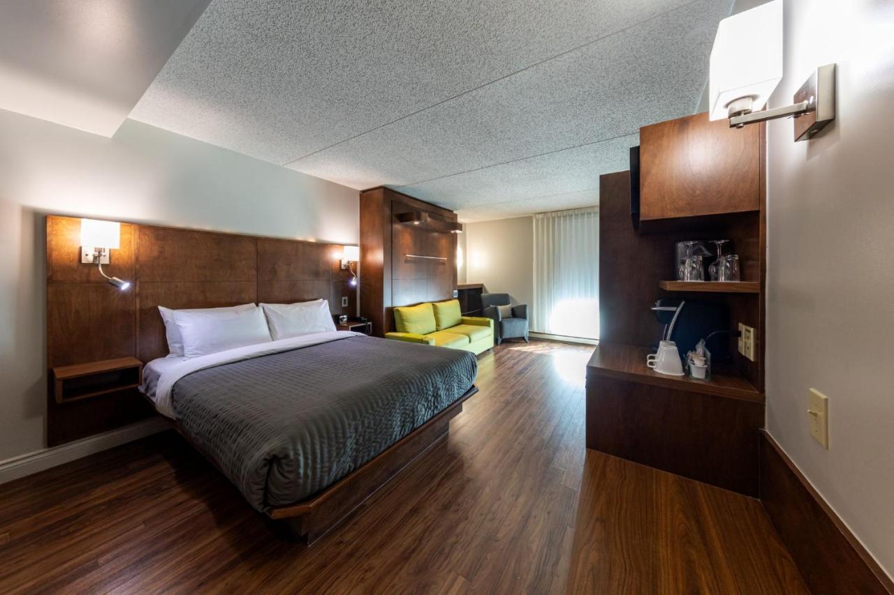 Deluxe Queen Room