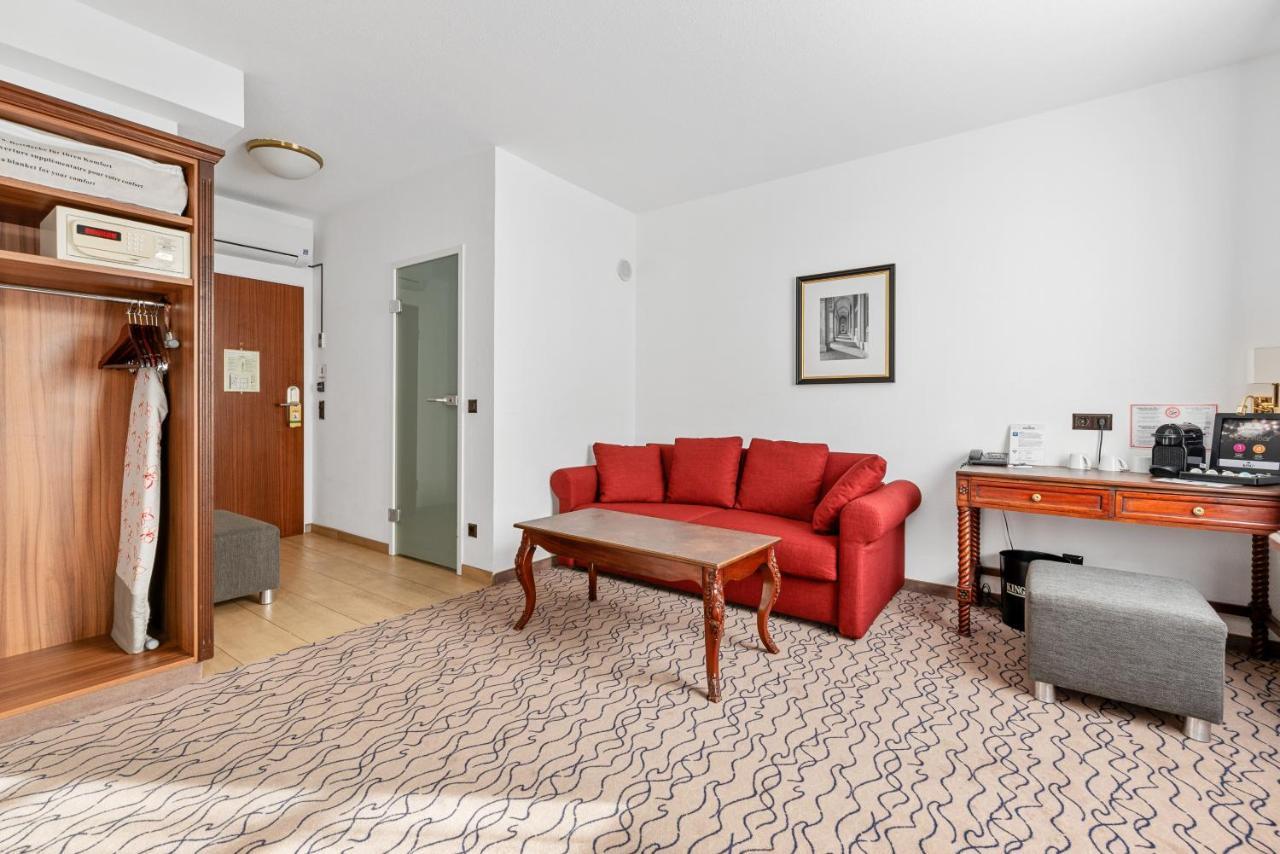 Superior Family Room