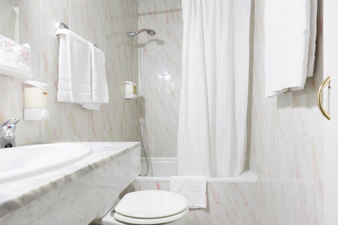 Standard Triple Room with Balcony,1414759008:JPEG