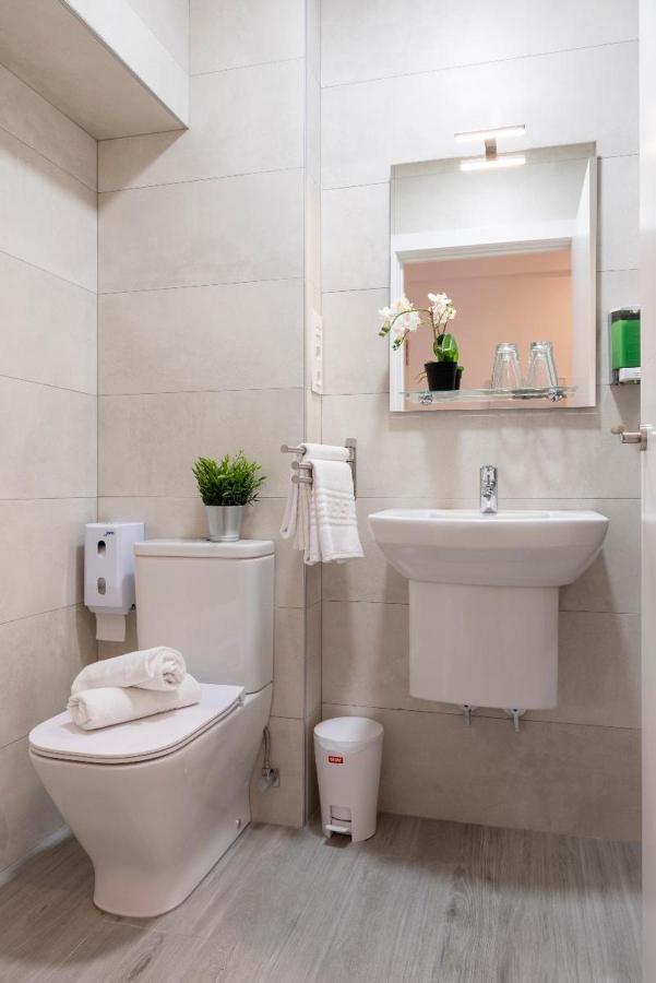 Quadruple Room Private Bathroom