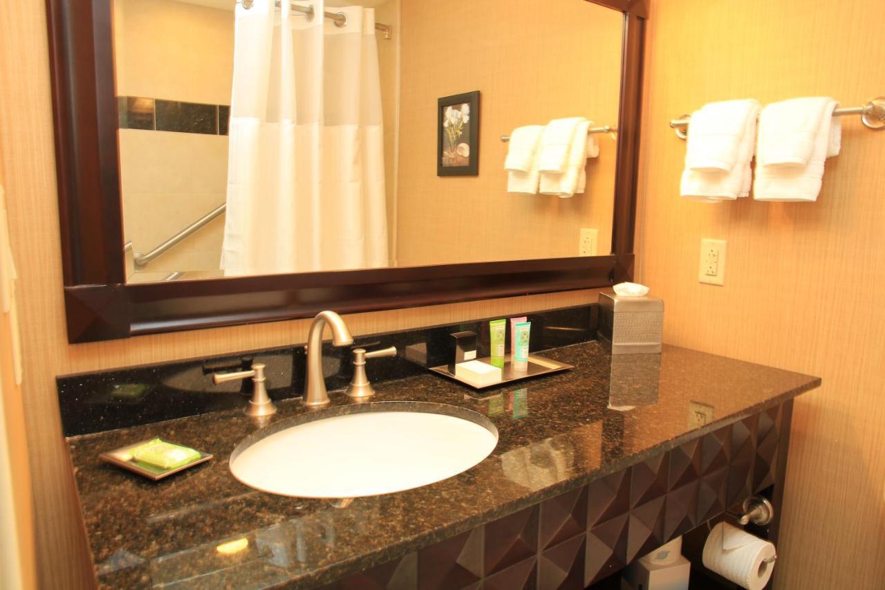 Double Room Two Double Beds High Floor or Non-Smoking