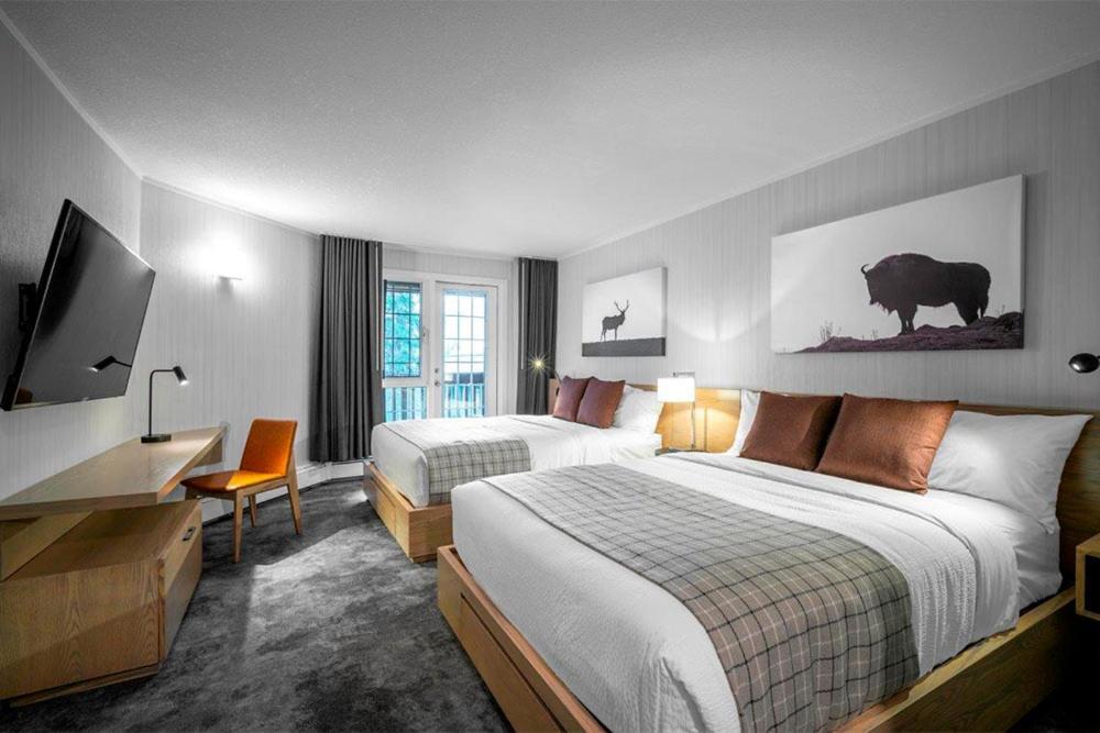 Summit Deluxe Room Two Queen Beds