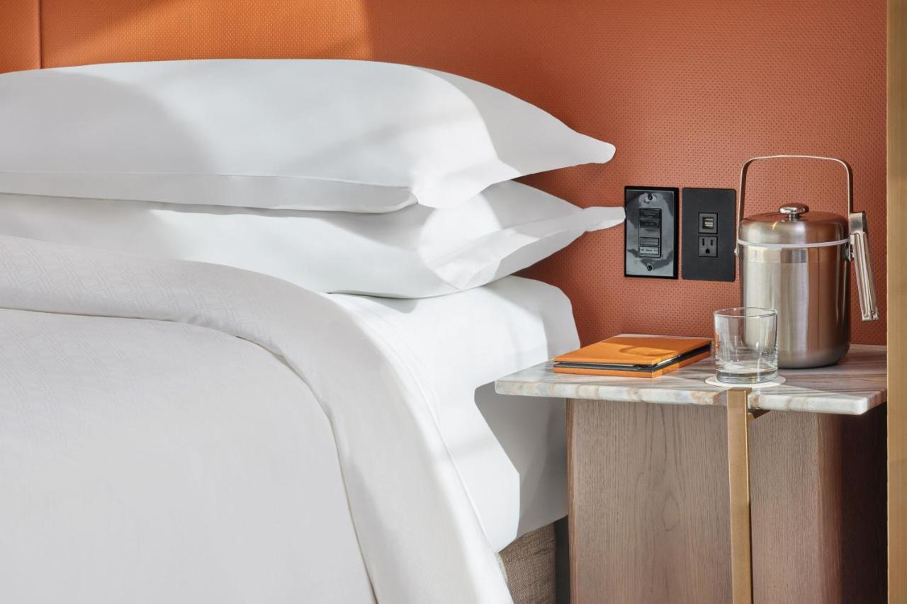 Grand Deluxe Room, Guest room, 1 King,1373049014:JPEG