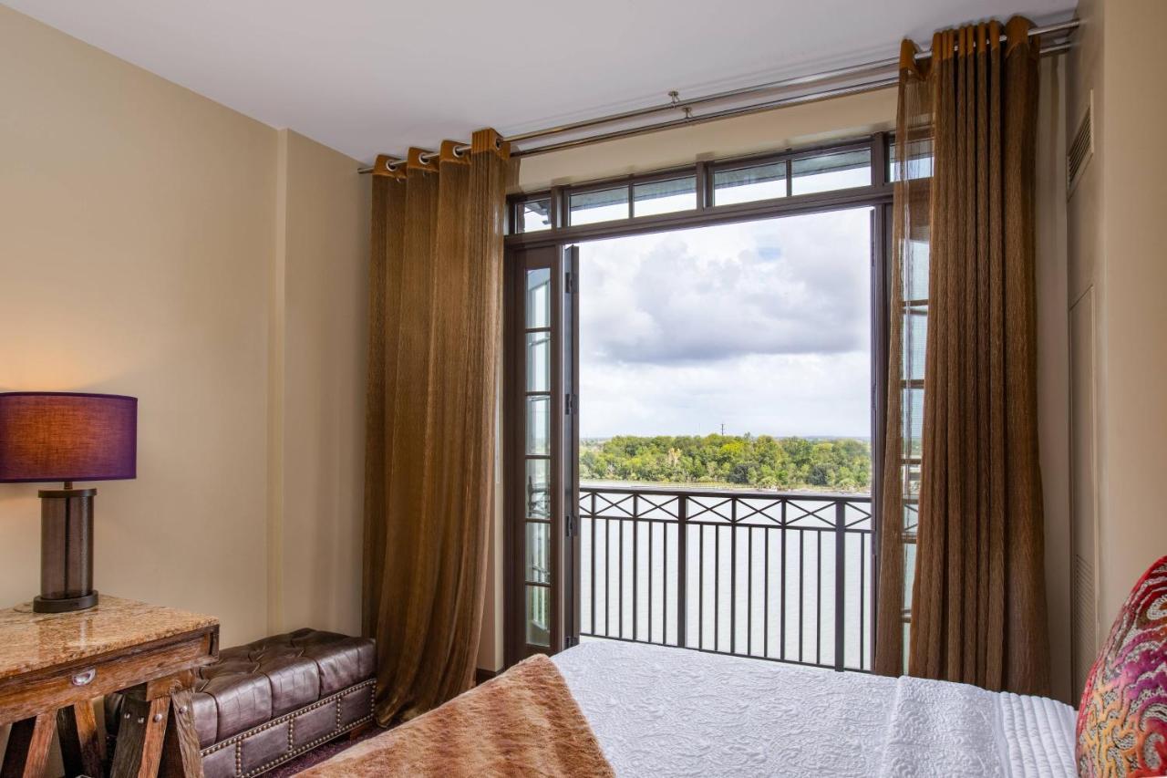 Queen Room Two Queen Beds River View