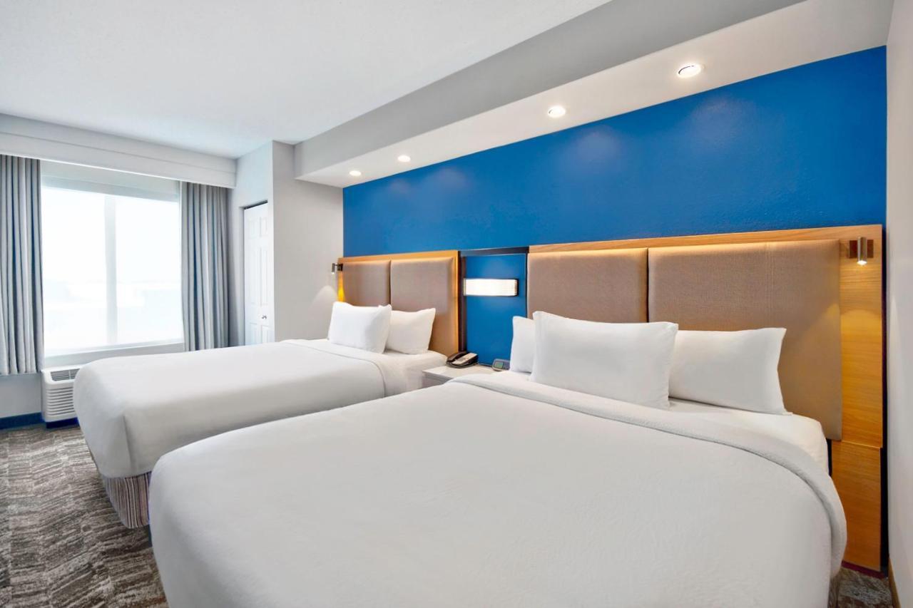 Queen Suite with Two Queen Beds, Bathtub and Sofa Bed - Mobility Access/Hearing Accessible