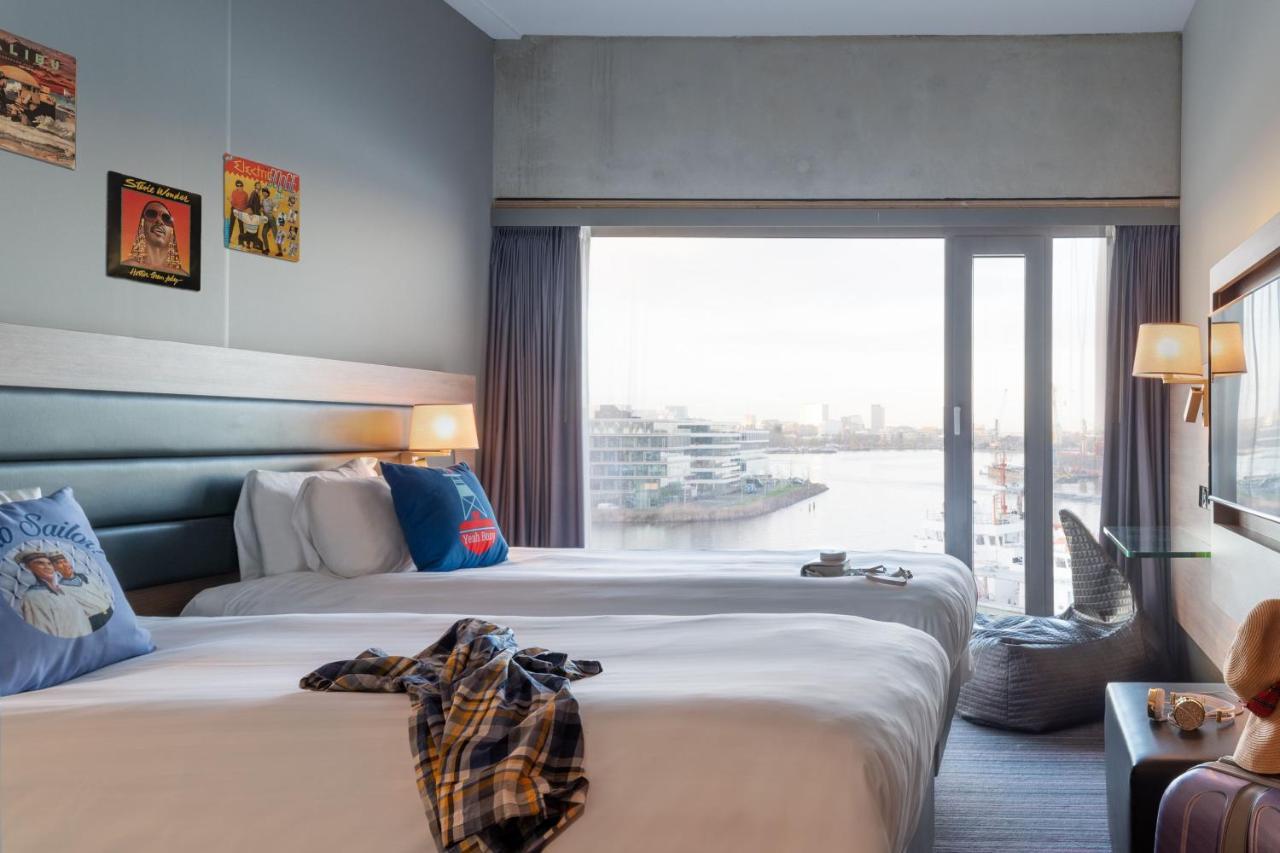 Twin Room Moxy Sleeper Lookout Twin