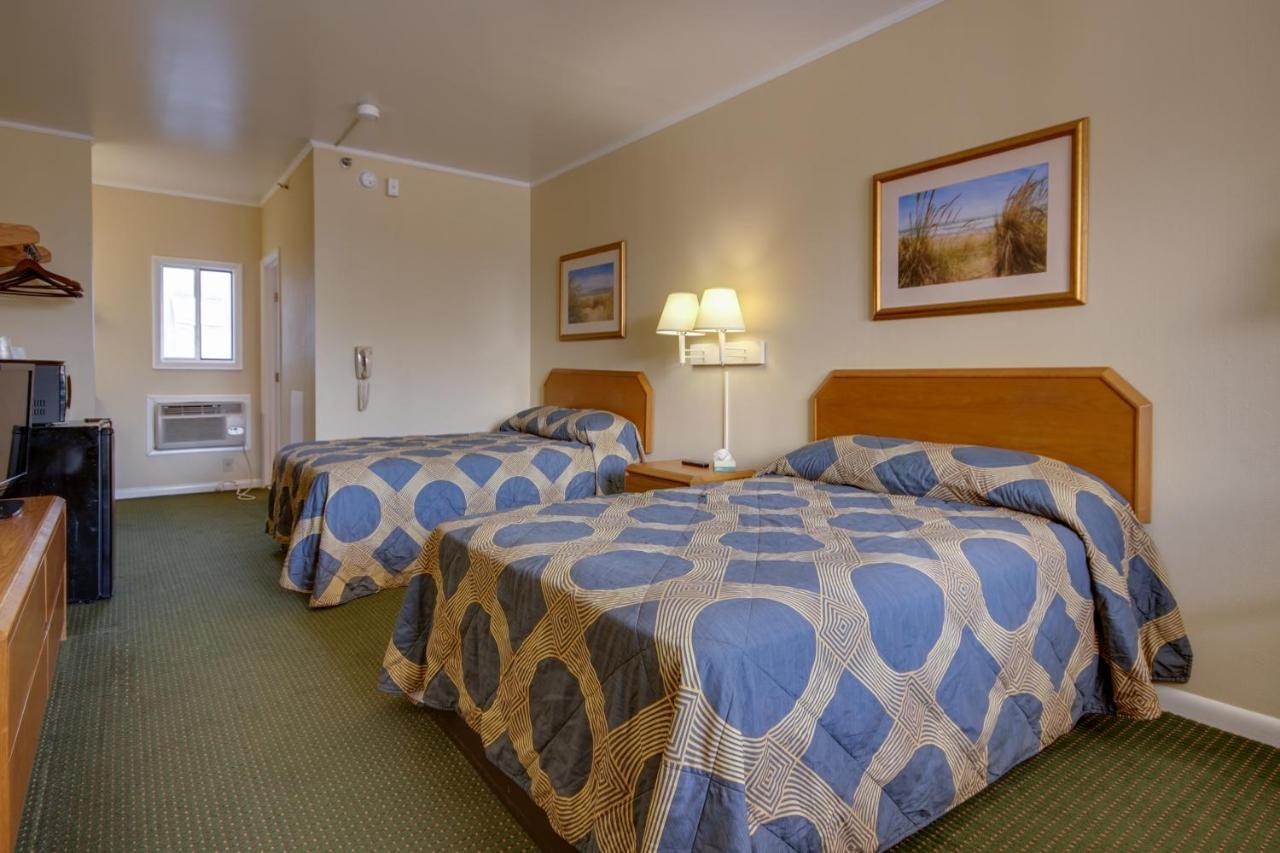 2 Double Bed Poolside