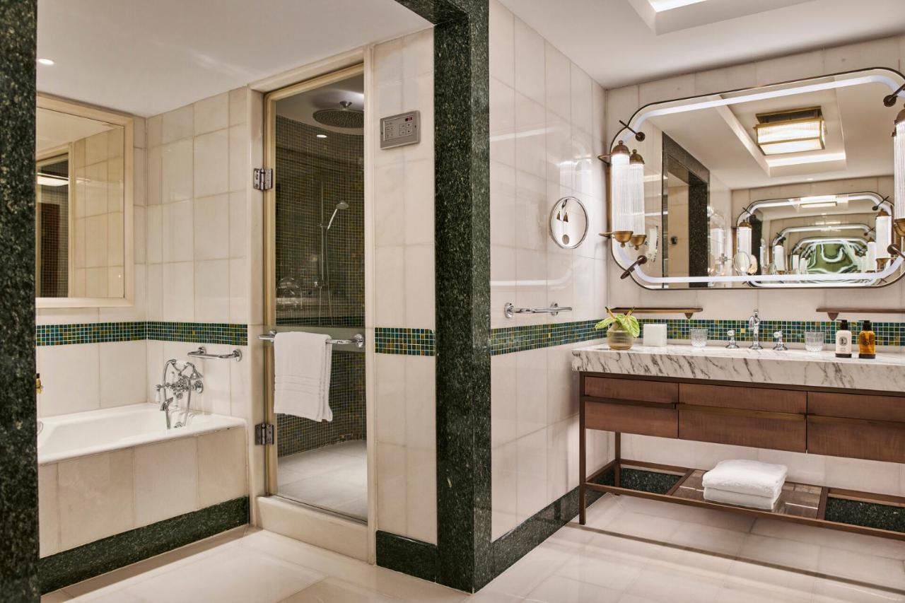 Four Seasons Room 2 Queen