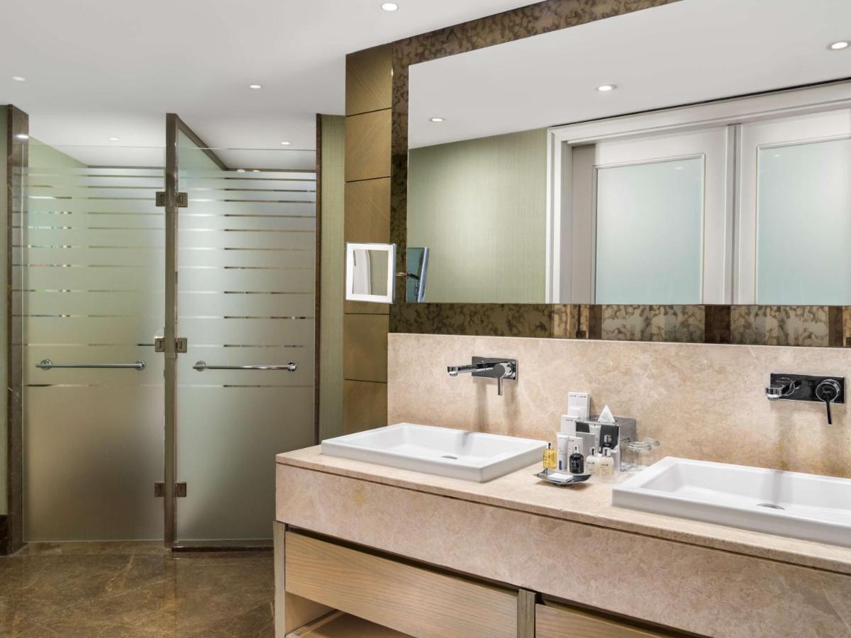 Suite City View Lounge Access