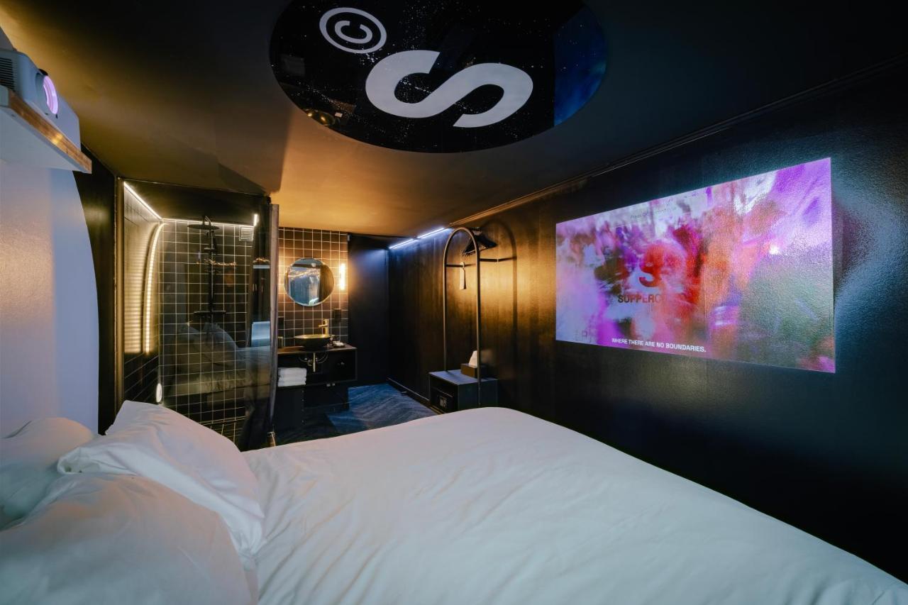 Double Room "Le Noir" by SUPPER