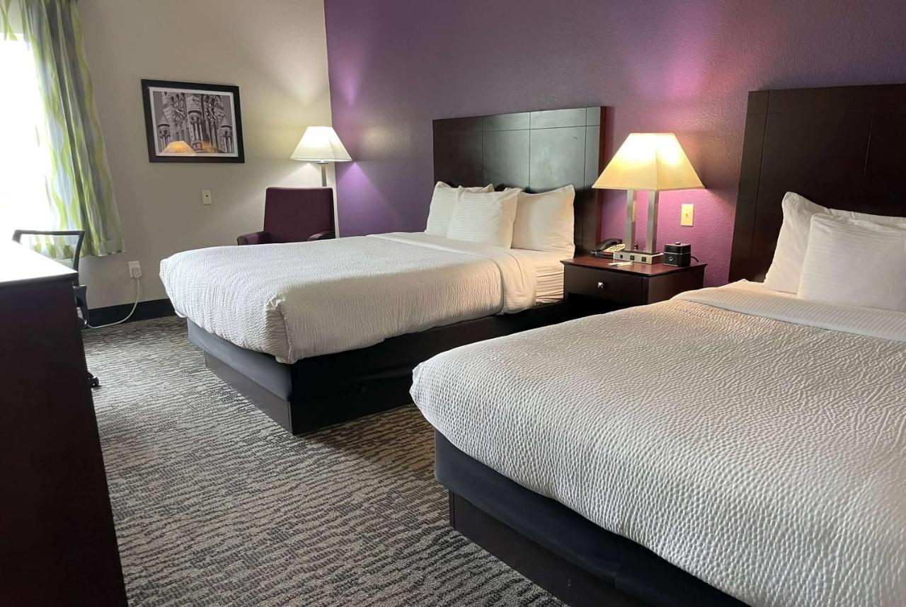 Queen Room Two Queen Beds Bath Tub Mobility or Hearing Accessible Non-Smoking
