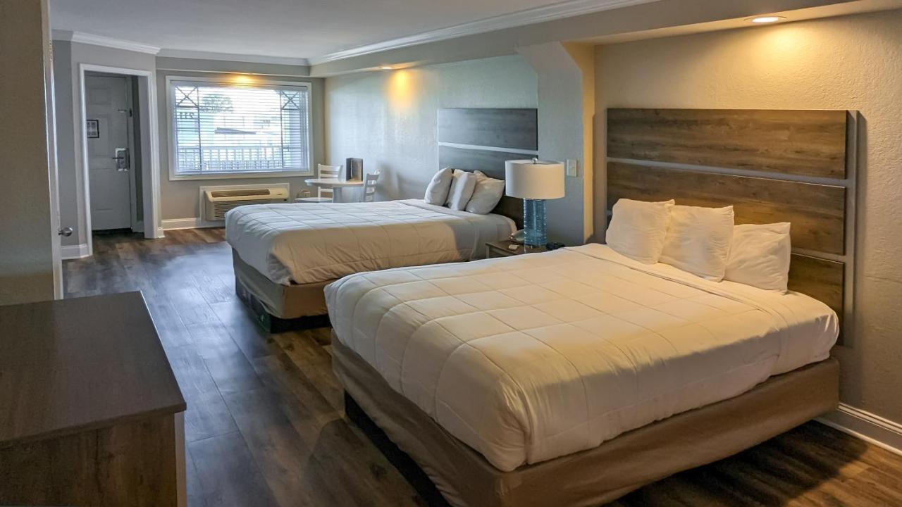 Island Double Room 2 Queen Beds