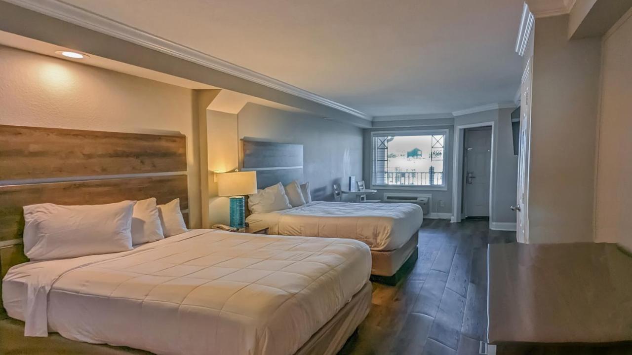 Island Double Room 2 Queen Beds
