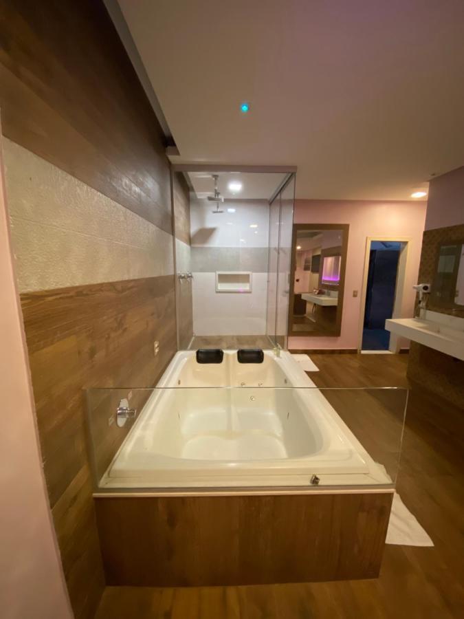 Suite Hot Tub