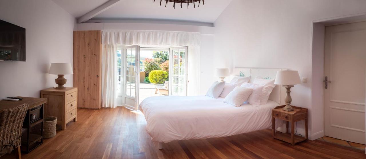 Chambre Deluxe (2 Adultes + 1 Enfant)